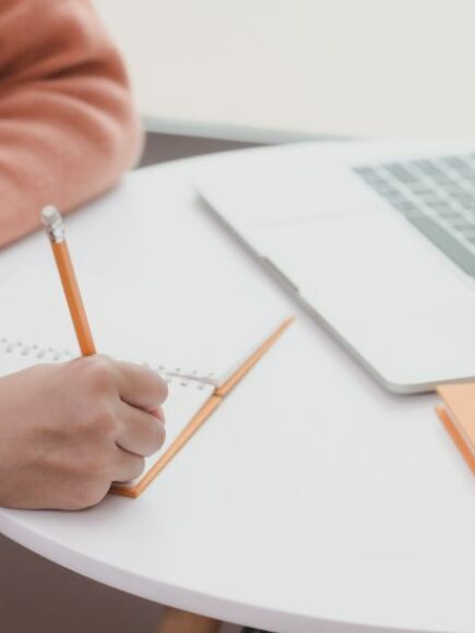 Máster en Escritura y Narración Creativa + Máster en Escritura Persuasiva y Copywriting  Doble Titulación – Diploma Autentificado por Notario Europeo
