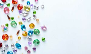 Descubre la importancia del color de joyas y los tipos.
