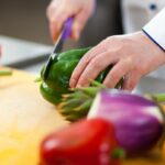 ¿Qué es un manipulador de alimentos y por qué es tan importante su papel?